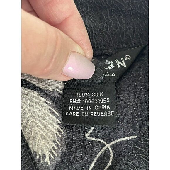 Citron Santa Monica Woman's Sz PM Gray 100% Silk Foo Dog Dragon Print Blouse - Picture 5 of 7